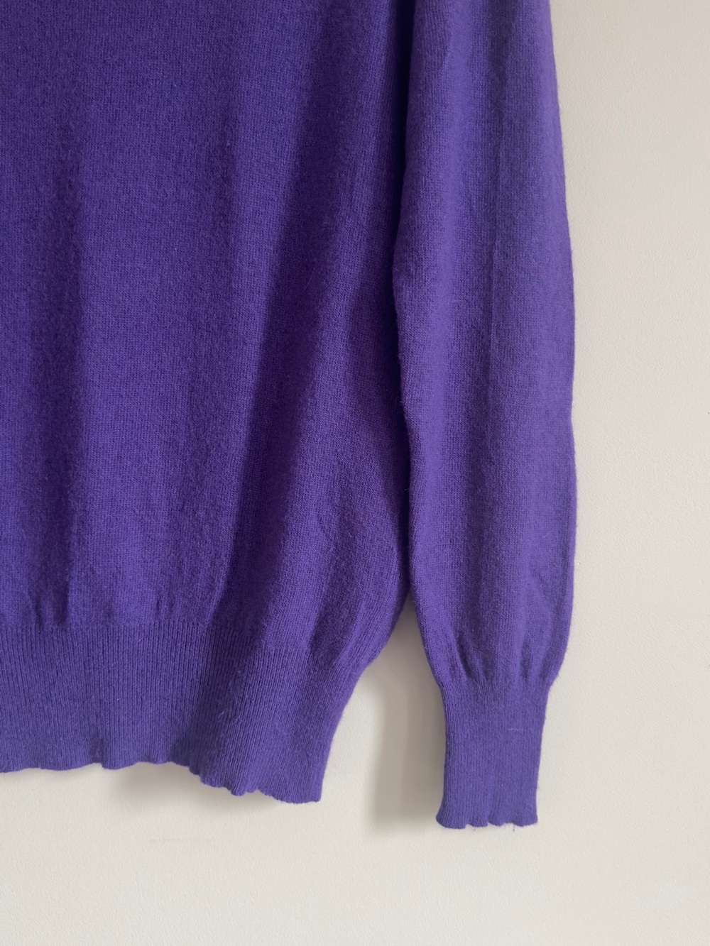 100% Cashmere Vintage Turtleneck Sweater in Grape Purple - Picture 3 of 7